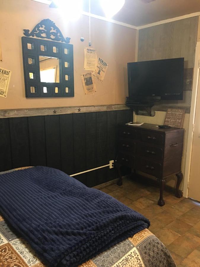 Acorn Hideaways Canton Rustic Old West Frontier Suite Dış mekan fotoğraf