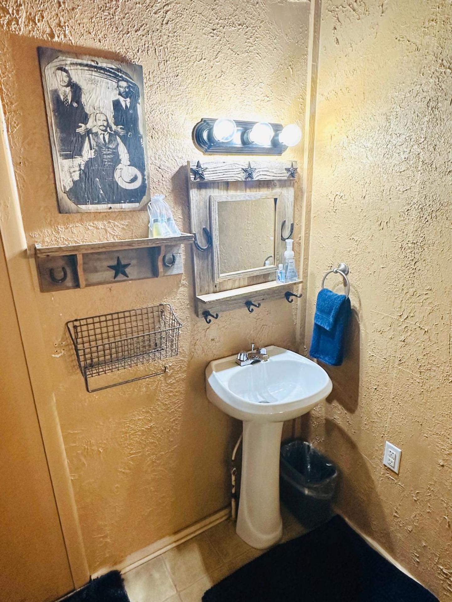 Acorn Hideaways Canton Rustic Old West Frontier Suite Dış mekan fotoğraf