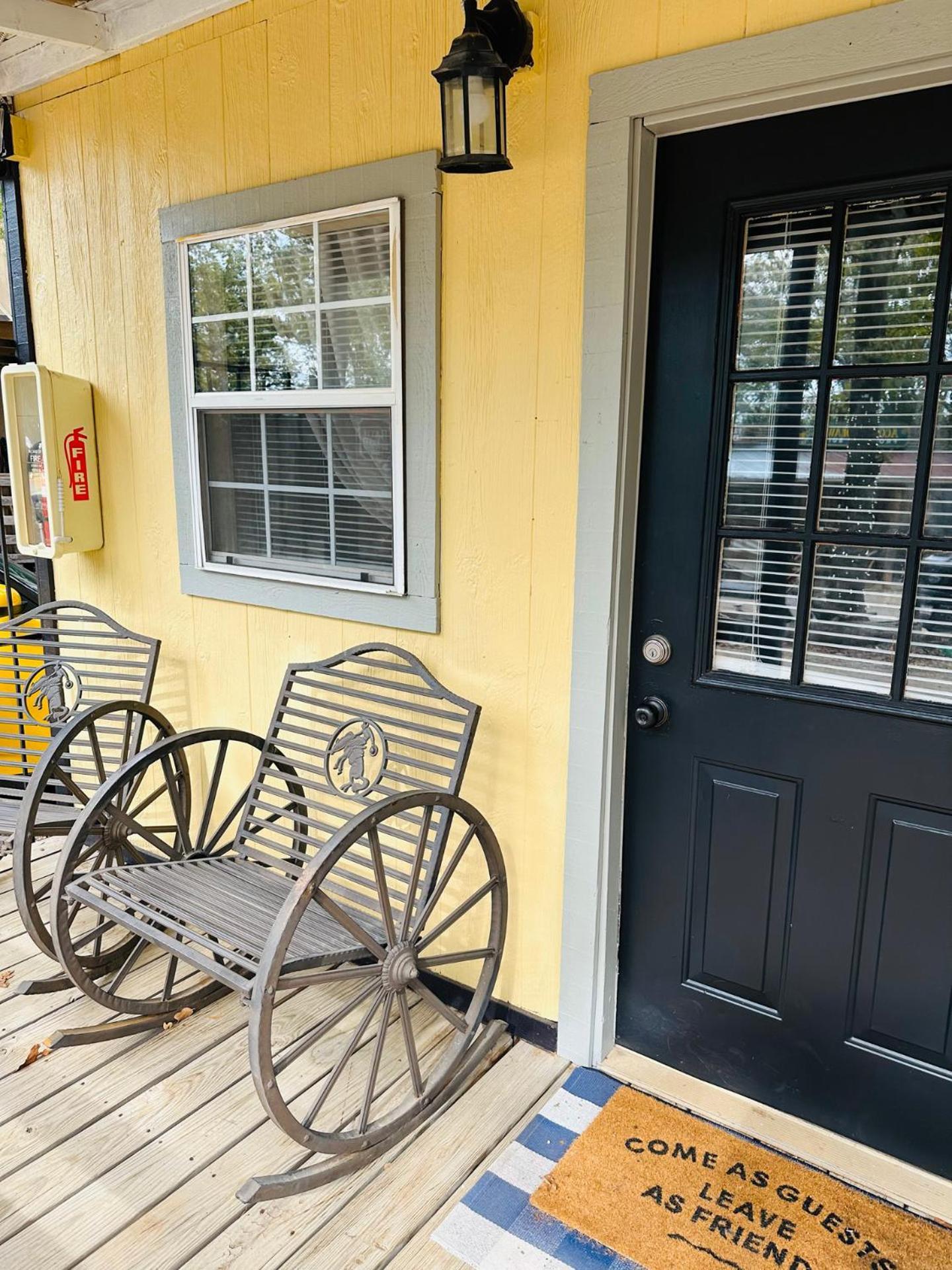 Acorn Hideaways Canton Rustic Old West Frontier Suite Dış mekan fotoğraf