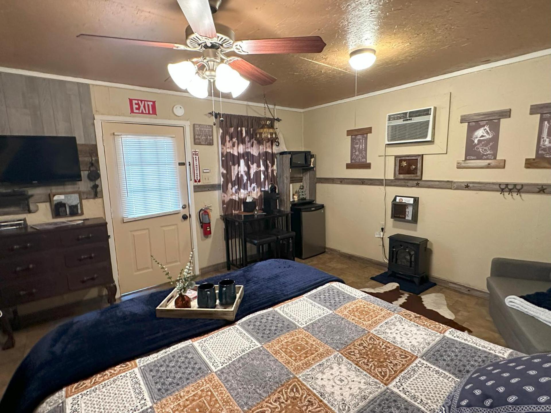 Acorn Hideaways Canton Rustic Old West Frontier Suite Dış mekan fotoğraf