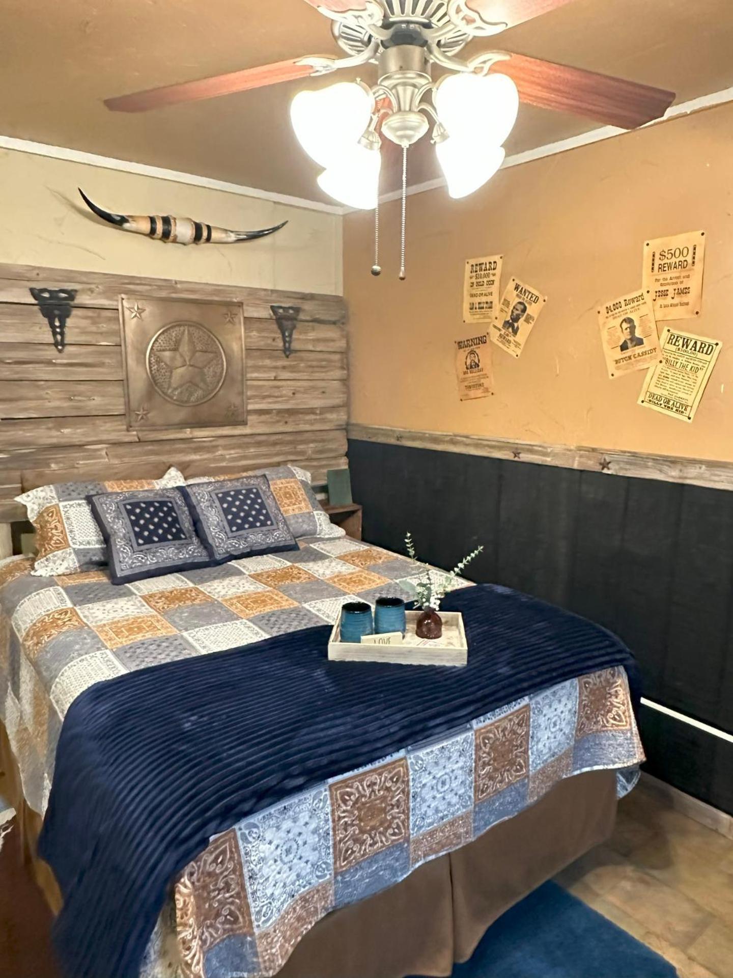 Acorn Hideaways Canton Rustic Old West Frontier Suite Dış mekan fotoğraf
