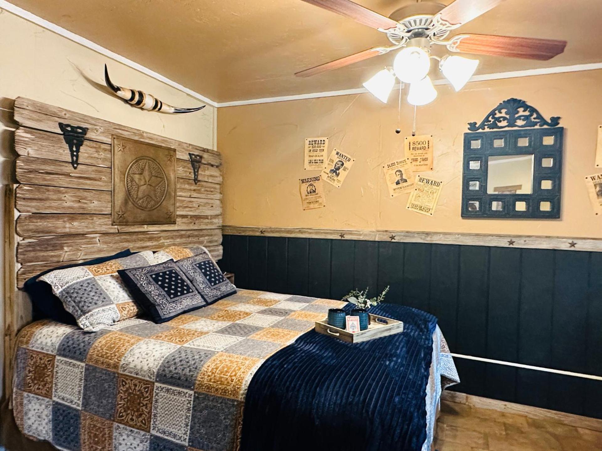 Acorn Hideaways Canton Rustic Old West Frontier Suite Dış mekan fotoğraf