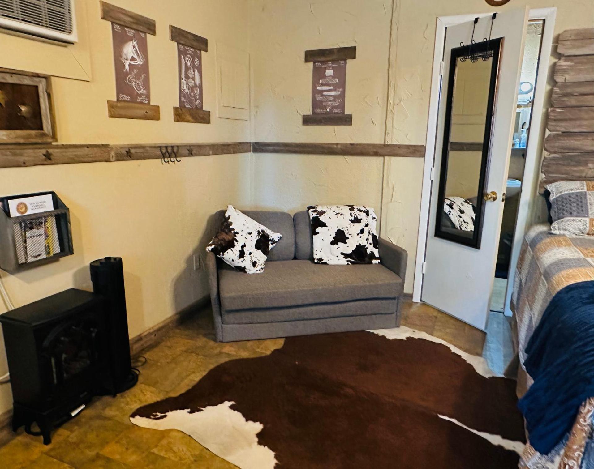 Acorn Hideaways Canton Rustic Old West Frontier Suite Dış mekan fotoğraf