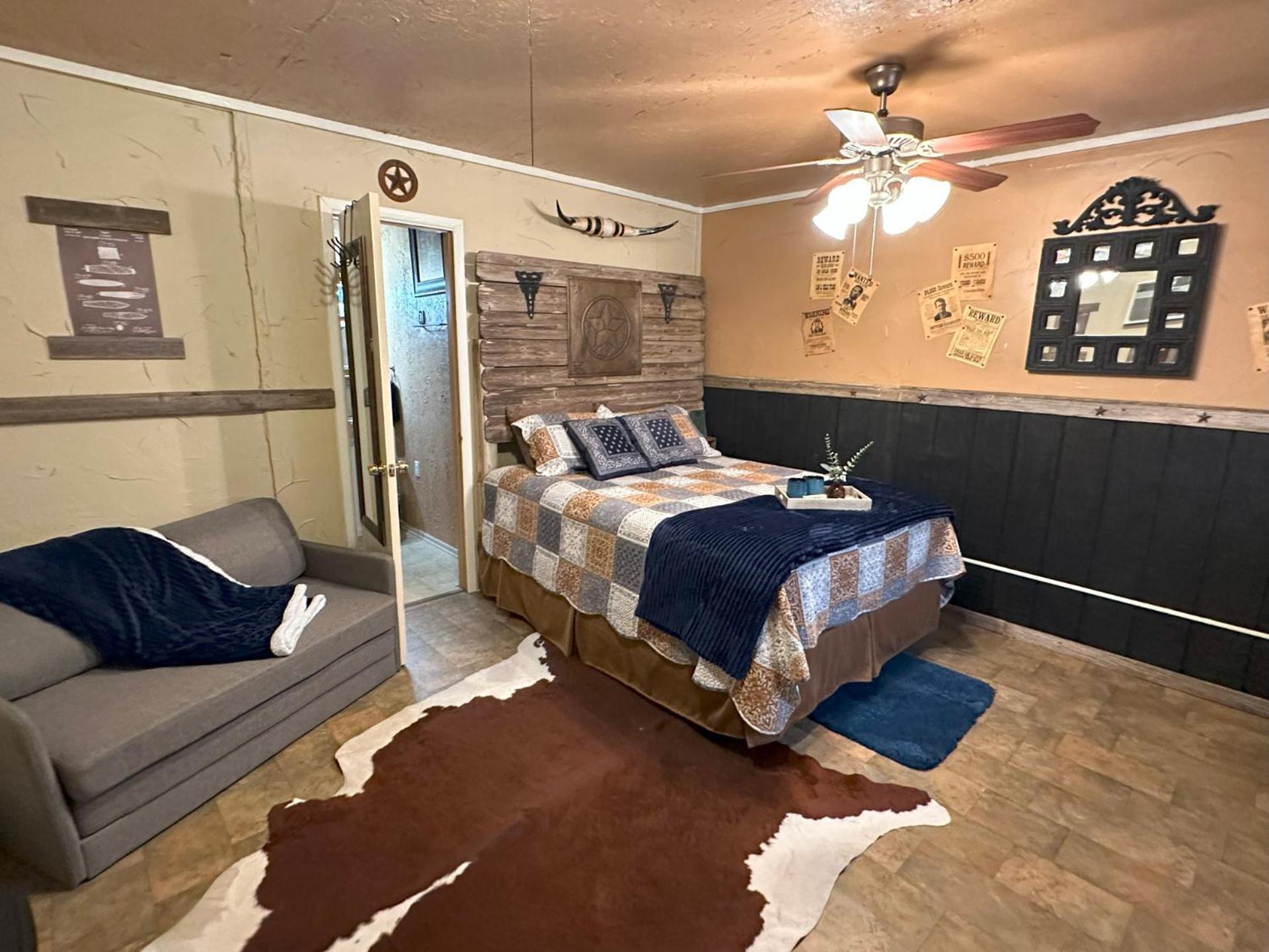 Acorn Hideaways Canton Rustic Old West Frontier Suite Dış mekan fotoğraf